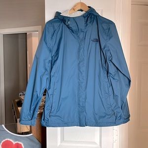 North face raincoat/windbreaker with hood & zip pockets